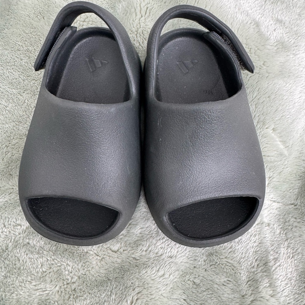 Yeezy Slides - 6K